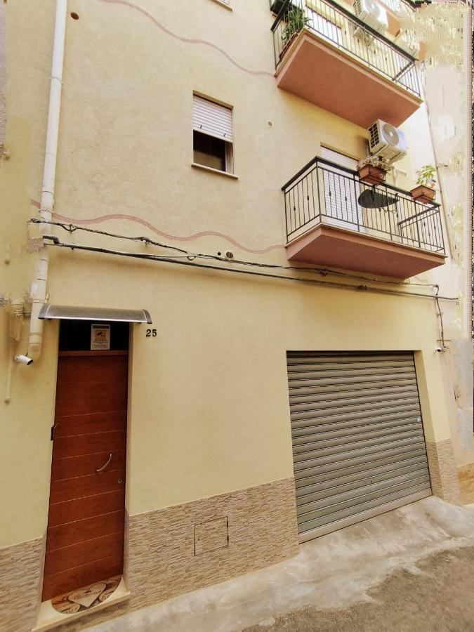 Il Girasole Del Centro Storico Villa Alcamo Exterior photo